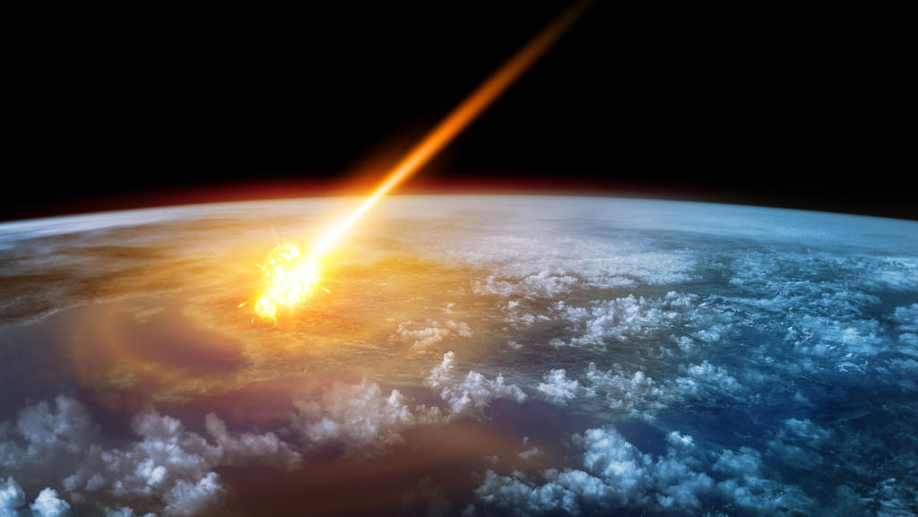 Ein Meteor brennt in einen Feuerball, wenn er in die Erdatmosphäre gelangt.