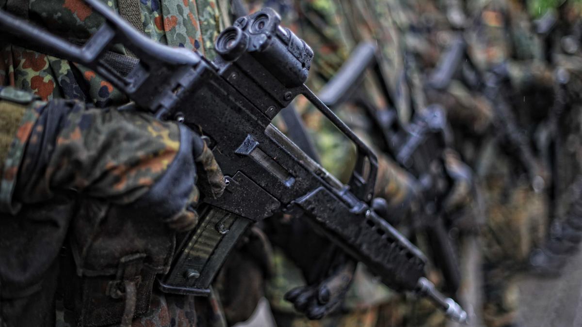 Verteidigungsministerium untersucht Vorwürfe gegen den Social-Media-Chef der Bundeswehr