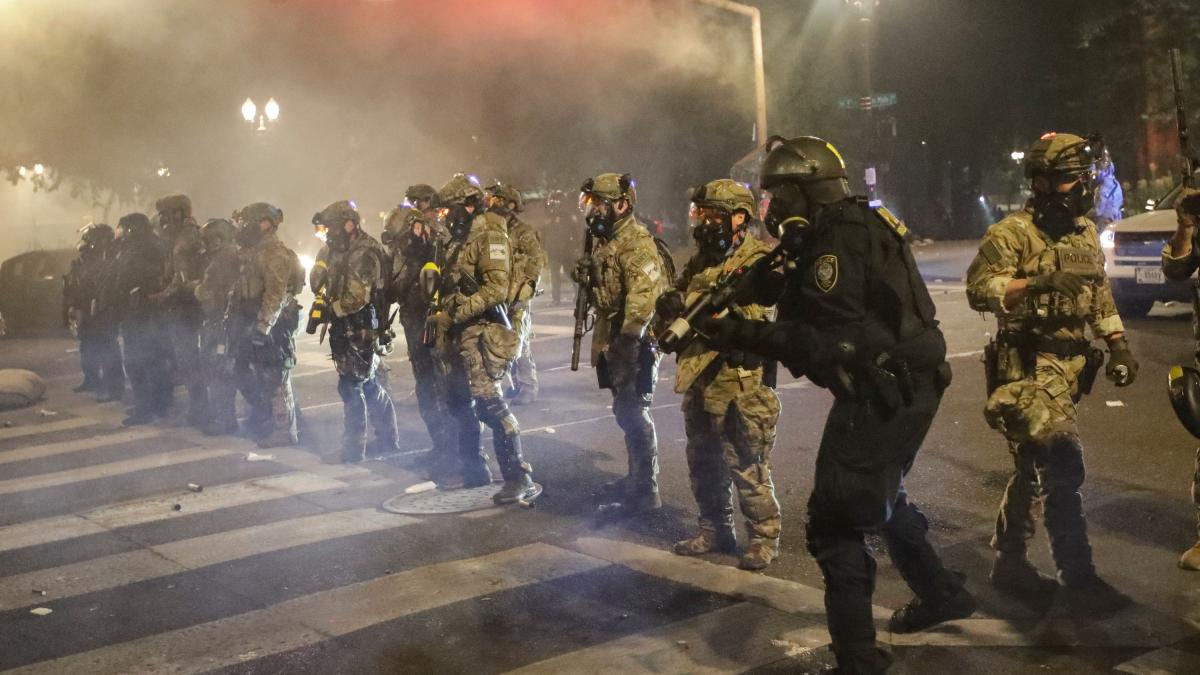 USA: Eskalation von Protesten - Milizen, Brandstifter und tödliche Schüsse