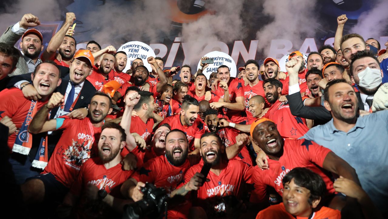 Fußball in der Türkei: Basaksehir Istanbul ist der erste Meister
