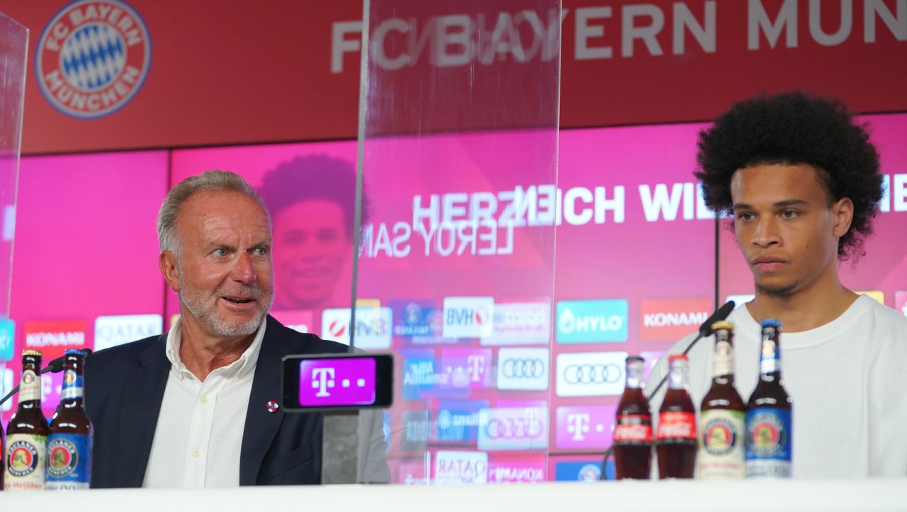 Leroy Sané beim FC Bayern München vorgestellt: Sie freuen sich, sie feiern