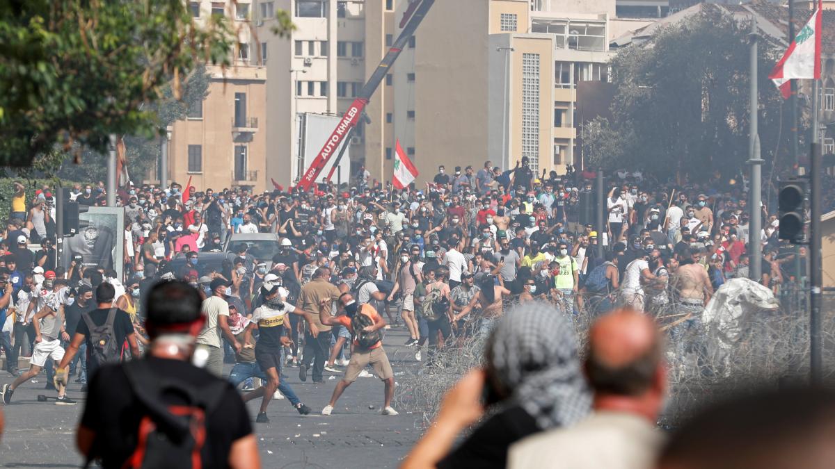 Beirut: Demonstranten stürmen Außenministerium - Neuwahlen angekündigt