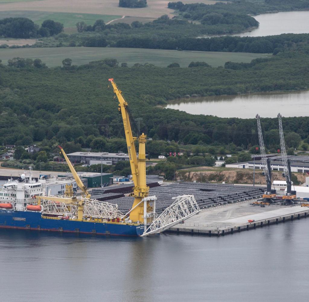 Hafen von Sassnitz / Mukran: Die Nordsee 2-Ostseepipeline ist nur 150 Kilometer entfernt