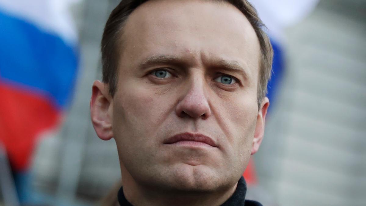 Medizinische Behandlung: Flugzeug unterwegs - Putin-Kritiker Navalny wird nach Berlin gebracht
