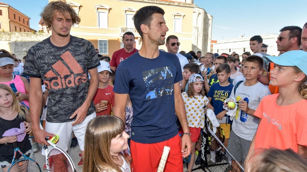 Zadar, Kroatien am 16. Juni 2020: Novak Djokovic und Alexander "Sascha" Zverev (l.) Beim "Kindertag" im Rahmen der von Djokovic initiierten Adriatic Tour.  Novak Djokovic wurde im Rahmen der Tour mit dem Corona-Virus infiziert.  (Quelle: Image Images / Pixsell)