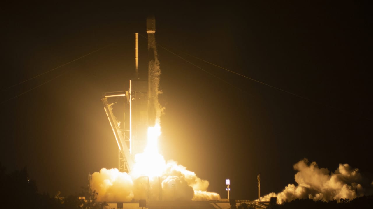Aus Deutschland zu sehen: SpaceX schießt 57 Satelliten ins All - Nachrichten im Ausland
