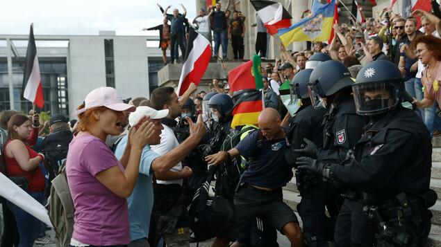 Corona-Demonstrationen in Berlin: Polizei hört direkt am Reichstag auf zu stürmen - Platz der Republik freigesprochen - Berlin