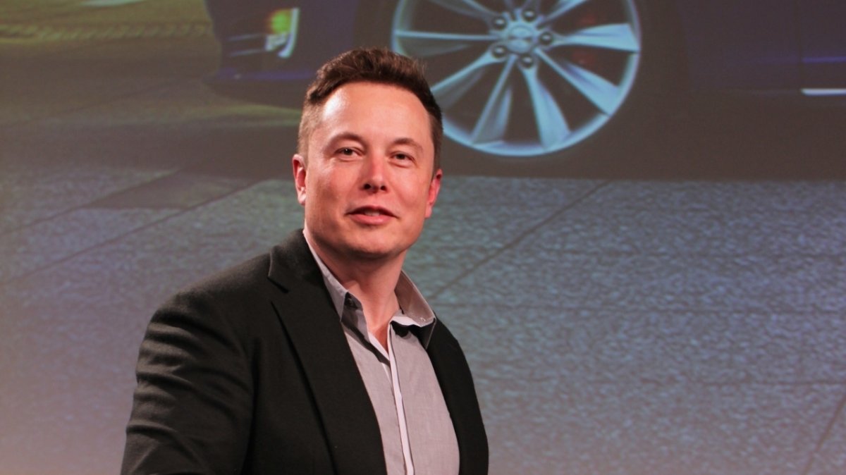 Elon Musk kritisiert Tesla-Fahrerassistent "Autopilot" als "Idiot"