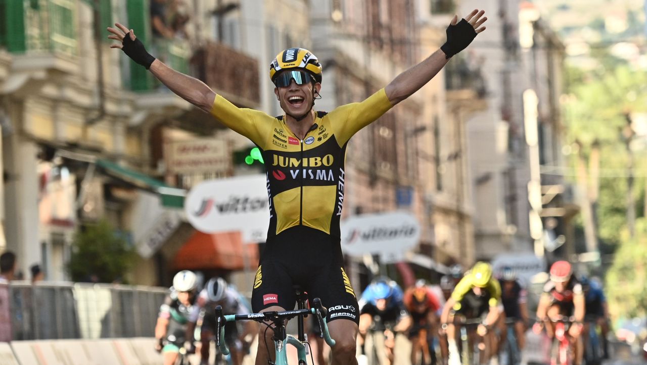Radfahren: Wout Van Aert gewinnt Milan-Sanremo unter extremen Bedingungen