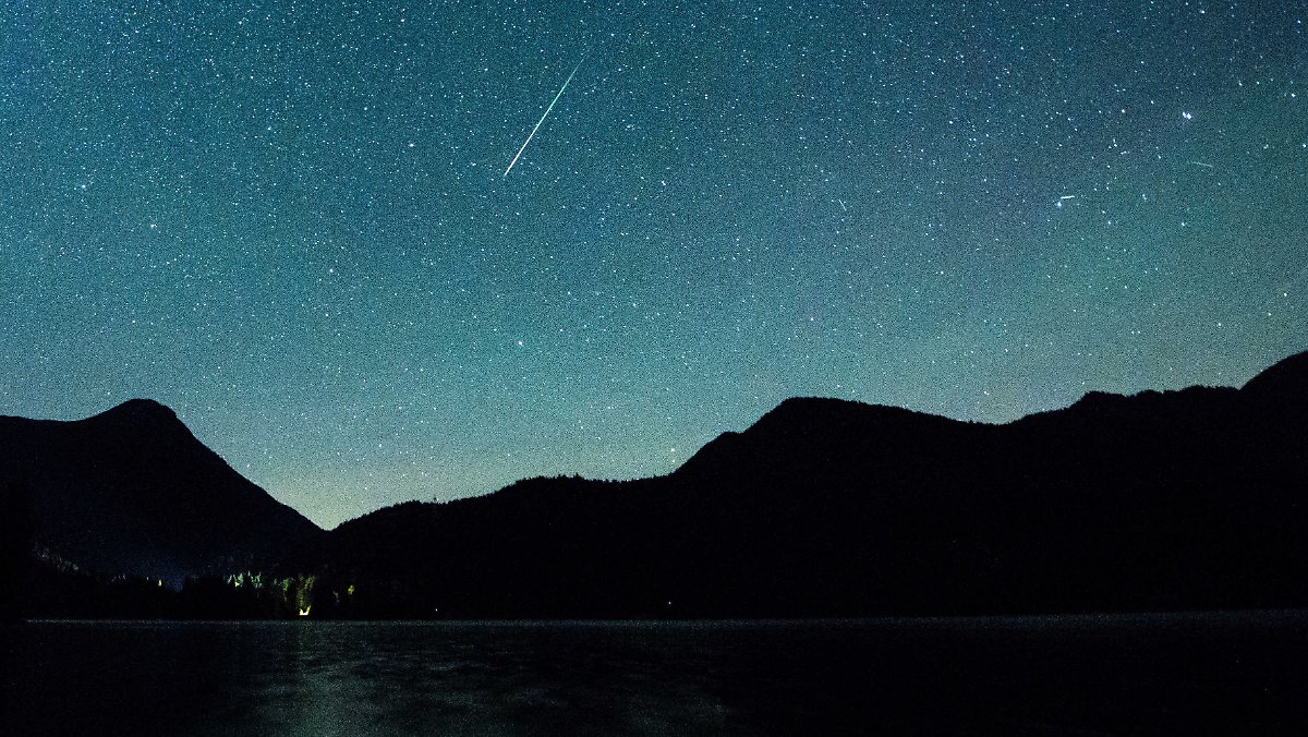 Schnelle Rennfahrer am Nachthimmel: Perseiden bringen Meteorfeuerwerk