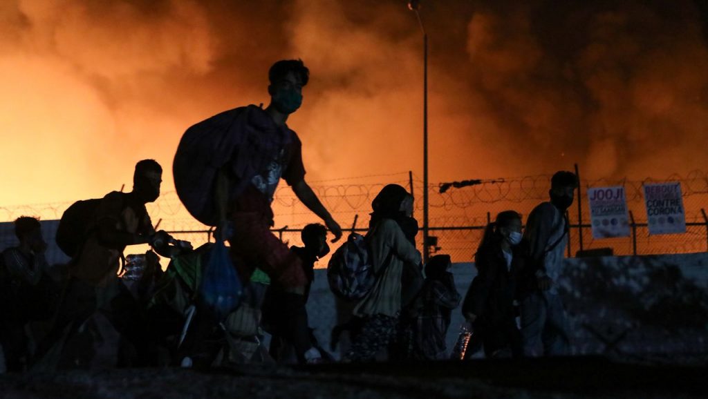 Das Flüchtlingslager Moria steht fast vollständig in Flammen