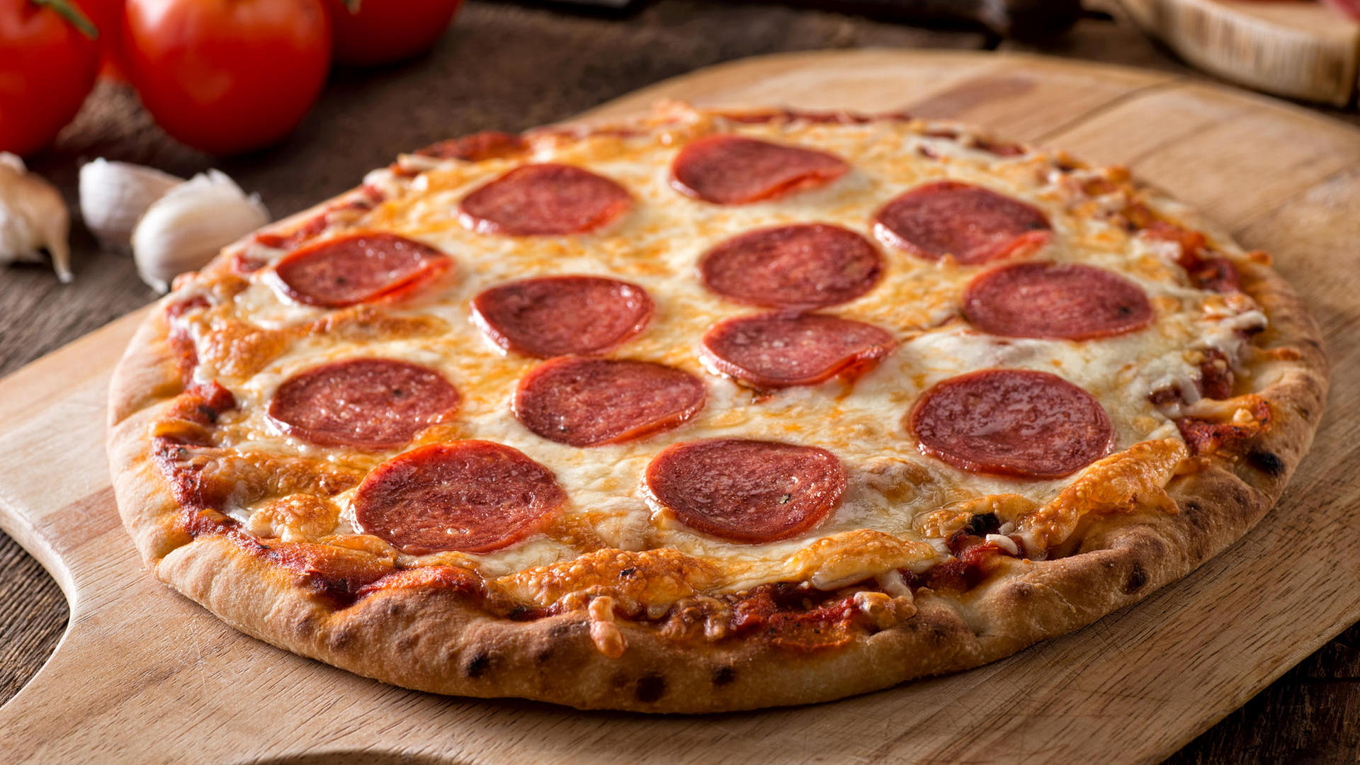 20 Salami-Pizzen im Test – Discounter-Tiefkühlpizza ist „unzureichend ...