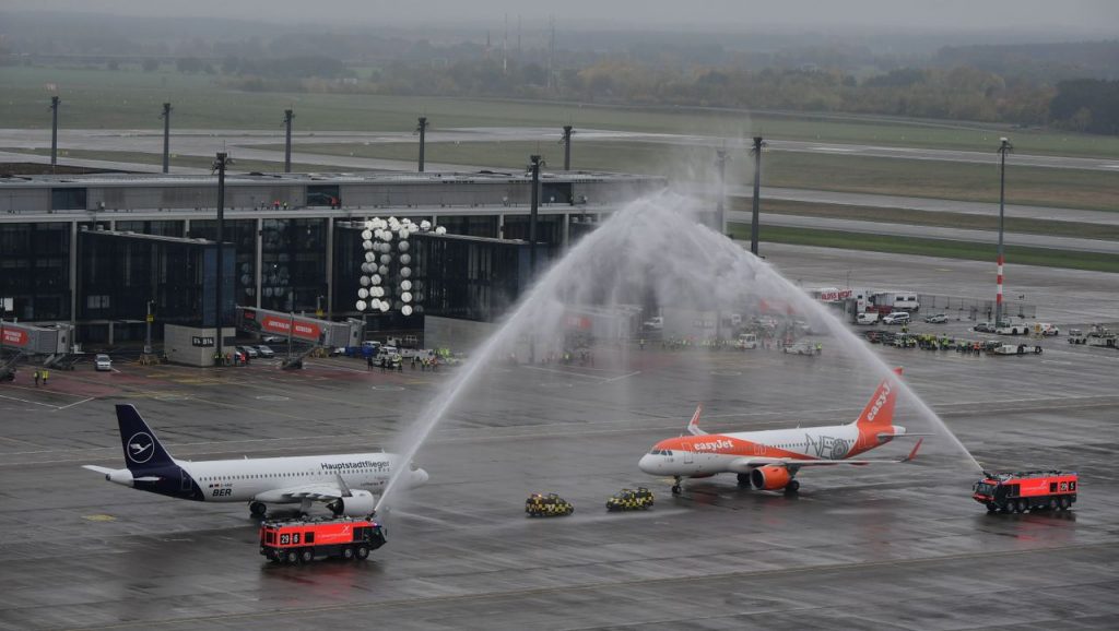 Berlin: Der Flughafen BER wurde eröffnet - neun Jahre zu spät