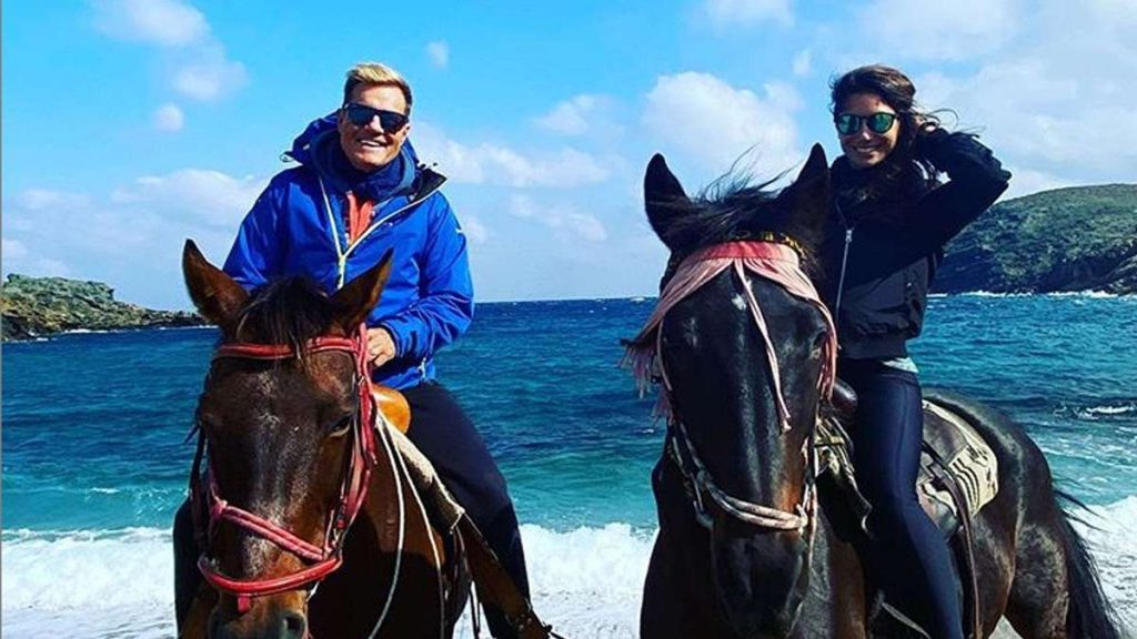 Dieter Bohlen (RTL / DSDS) taucht mit Carina bei einer Strandfahrt auf - dann wird es völlig peinlich