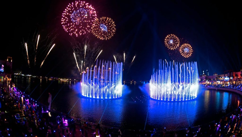 Dubai hat den größten Brunnen der Welt: Feuerwerk für ein Wasserspiel