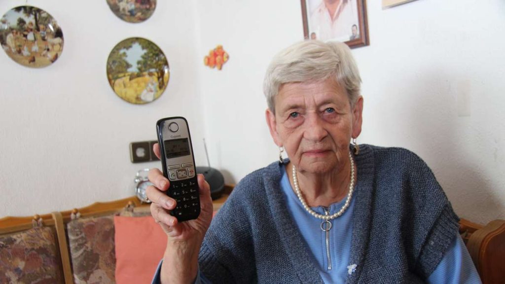 Telekom - Frau ohne Telefon seit Wochen: "Ich bin 80, aber nicht dumm"