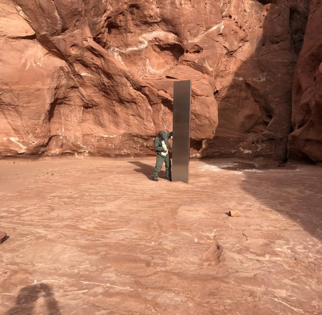 Metallmonolith entdeckt inmitten roter Felsen in Utah