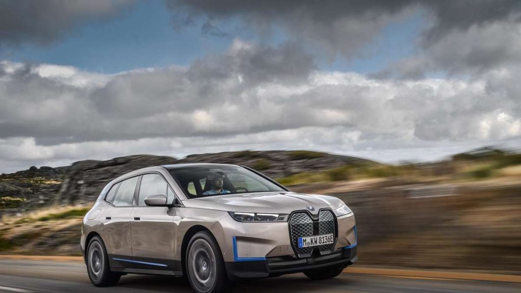 BMW mit dem neuen „Technologie-Flaggschiff“ - dieser Bulle soll Tesla erschrecken