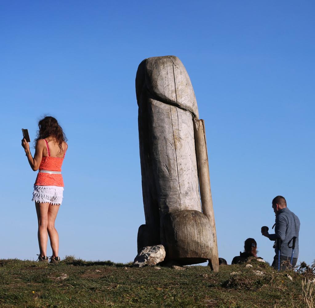 Der hölzerne Penis «Kulturdenkmal» an den Grünten ist zurück