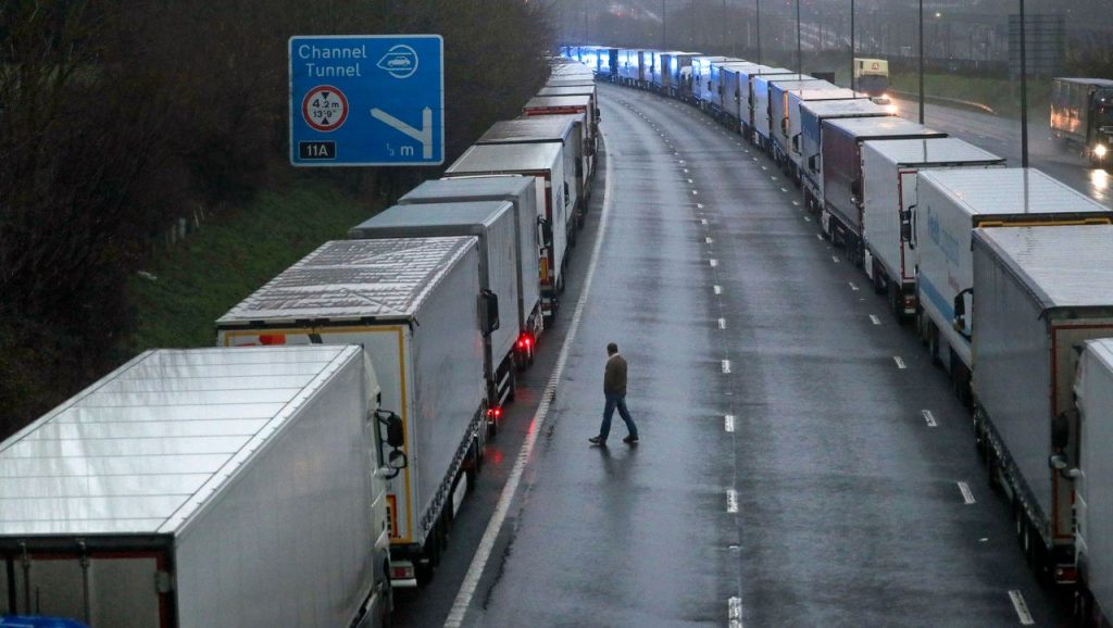 Brexit und Corona: Super-Marmeladen in England - Hunderte von Lkw-Fahrern gestrandet