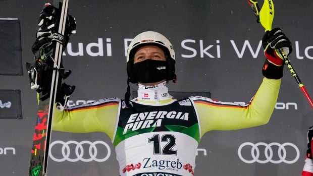Strasser gewinnt das erste Slalom-Event der Weltmeisterschaft 2021