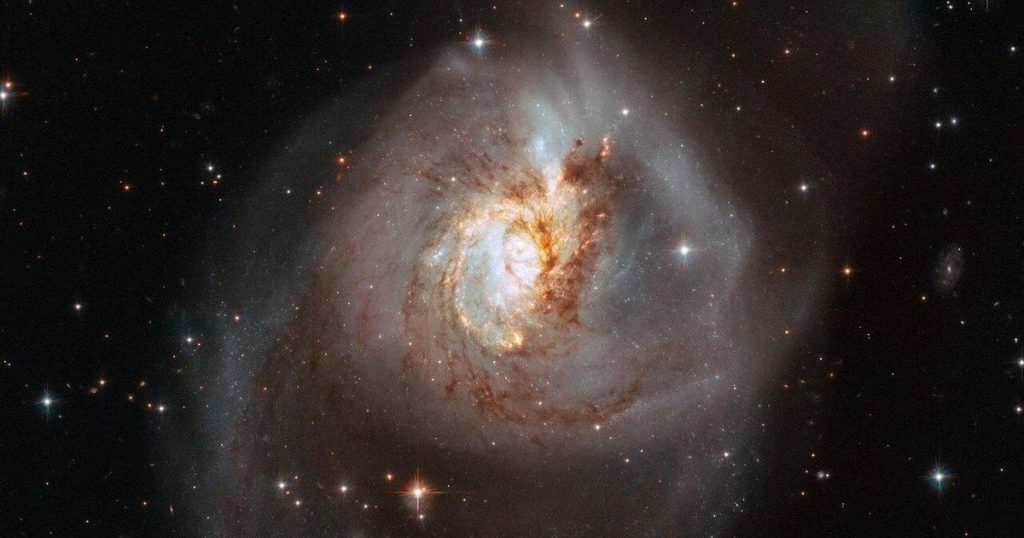 Das Hubble-Teleskop bietet seltene und herrliche Ausblicke auf sechs kollidierende Galaxien