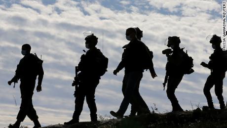 Israelischer Soldat erschießt und lähmt Palästinenser im Streit um Stromerzeuger 