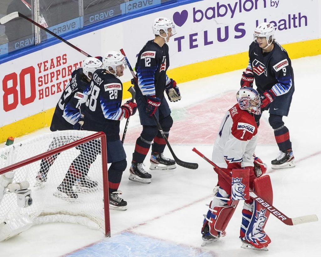 Die Russen gewinnen mit 7: 1 gegen Österreich, die Amerikaner mit 7: 0 gegen die Tschechische Republik bei den Junioren der Welt