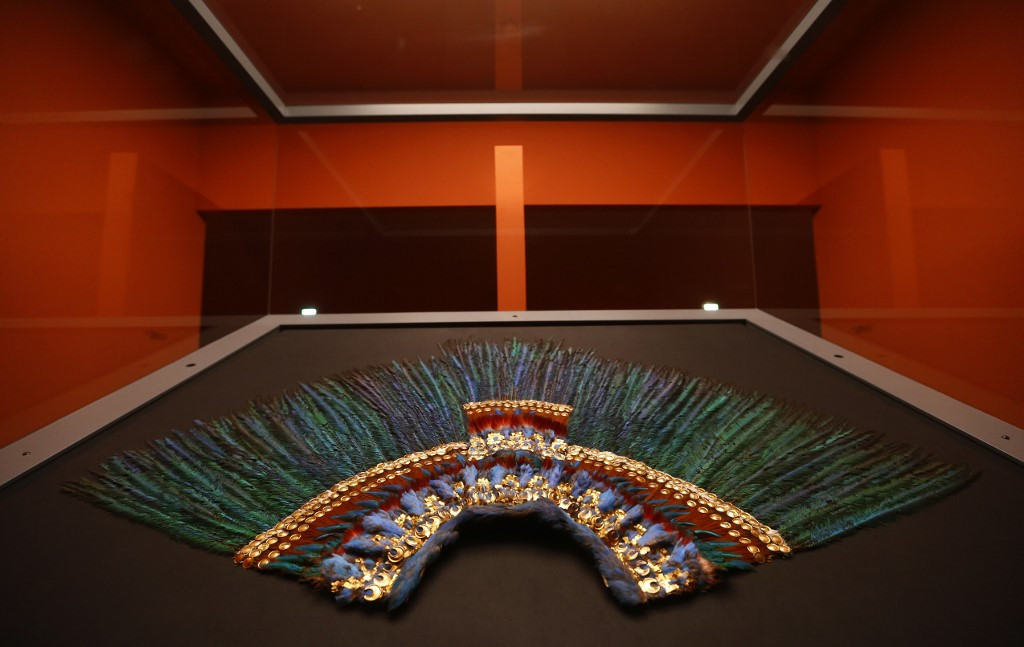 Aztec headdress would be damaged in journey to Mexico, Austrian museum says