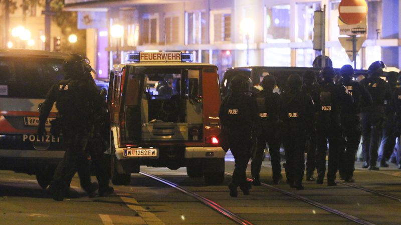Mindestens ein Verdächtiger nach Terroranschlag in Wien noch auf freiem Fuß