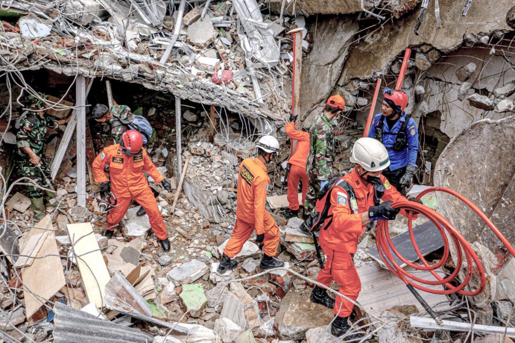 Nachbeben erschüttern Indonesien, als die Zahl der Erdbebenopfer steigt