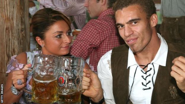 Ismael und seine Frau Karolina wurden 2007 auf dem berühmten Oktoberfest beim FC Bayern München abgebildet