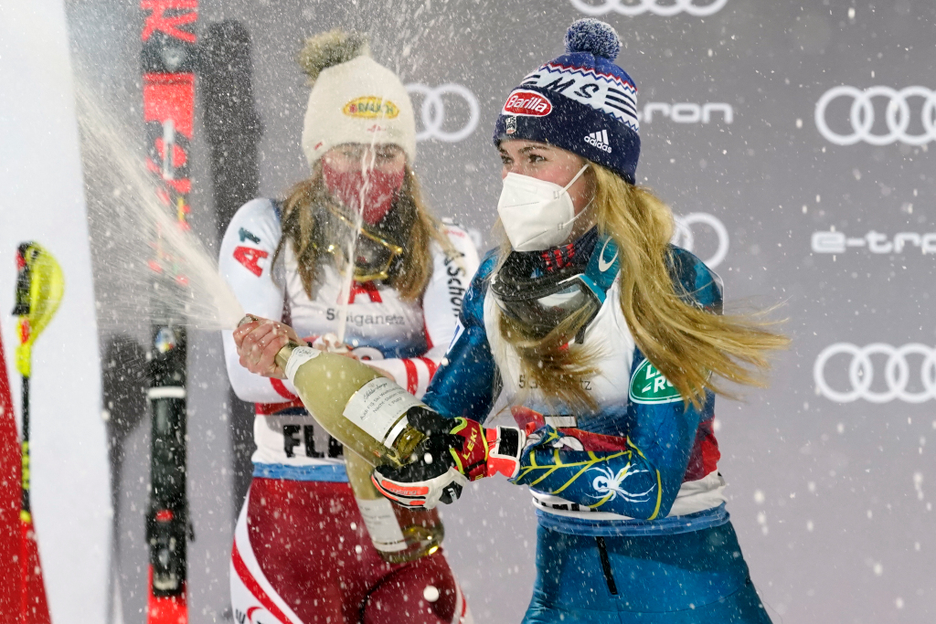 Mikaela Shiffrin gewinnt das Nachtrennen für den ersten Slalomsieg seit 1 Jahr - The Denver Post