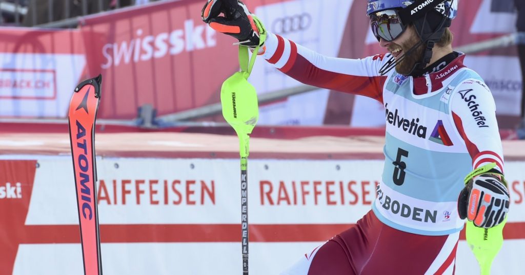 Österreichs Schwarz gewinnt den Weltcup-Slalom und führt die Gesamtwertung an