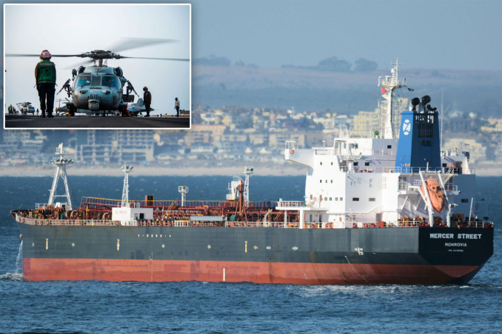 Drohnenangriff tötet 2, nachdem er einen Tanker vor dem Arabischen Meer im Oman getroffen hat (US Navy)