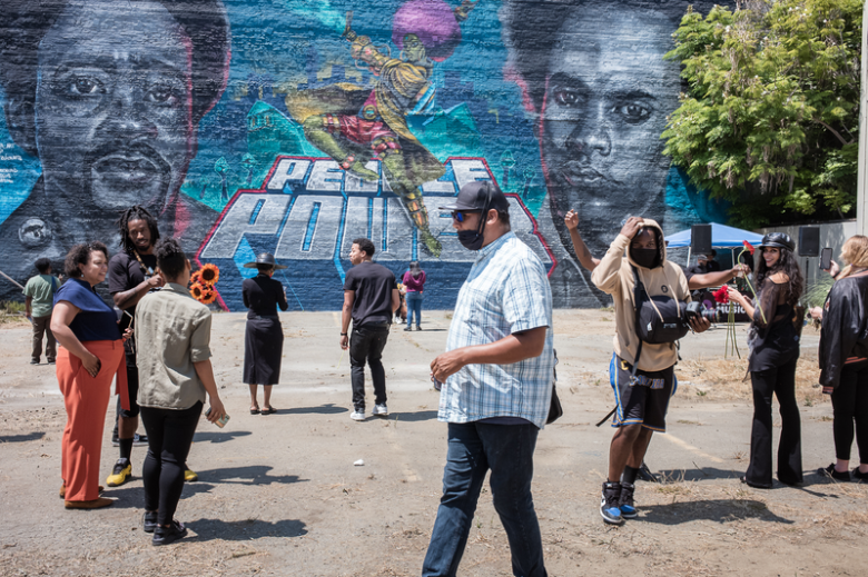 Damien McDuffie brachte virtuelle Realität zu einem kürzlich enthüllten Wandgemälde in Oakland.
