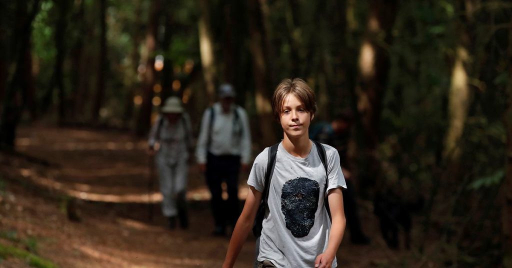 Der 11-jährige britische Junge geht, um die Erde zu retten