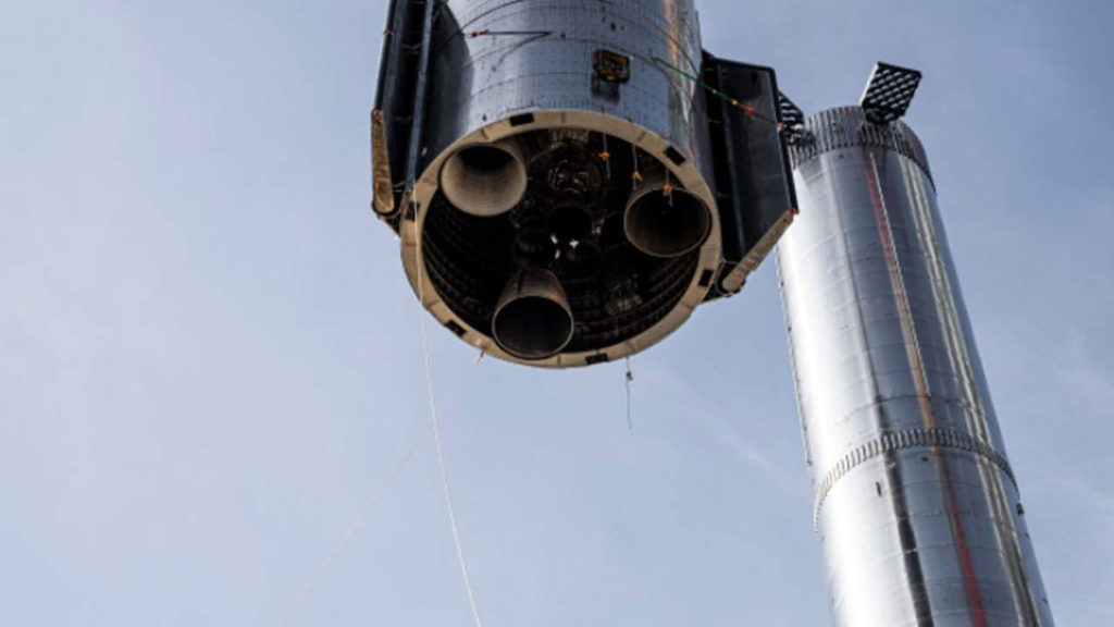 Der riesige Booster und das Starship von SpaceX kehren zur Startrampe zurück