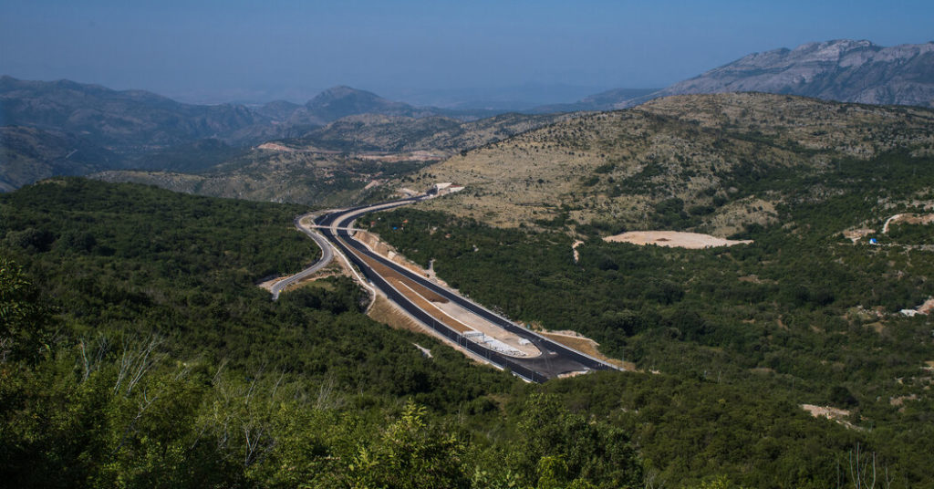 Eine teure Fahrt auf der Autobahn von Montenegro "Von nirgendwo nach nirgendwo"