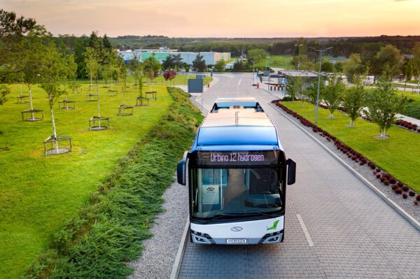 Wasserstoffbusse starten Testbetrieb in Oberösterreich