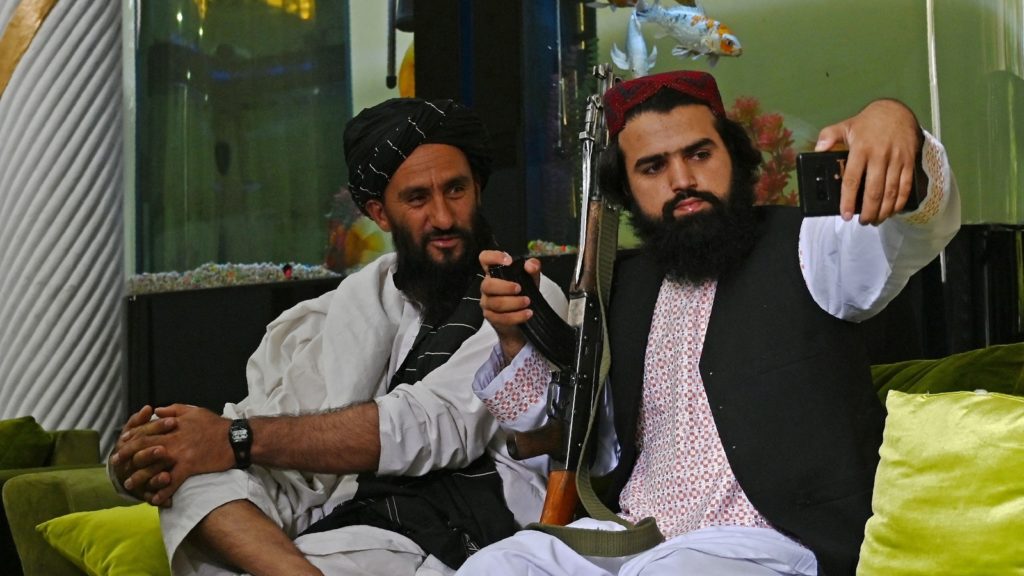 „Sehr verwerflich“: Taliban-Verteidigungsminister verärgert über Kämpfer, die in Regierungsbüros Selfies machen |  Weltnachrichten