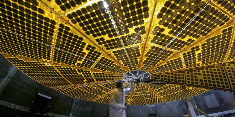 Lucys Solarpanel hat sich nicht verriegelt, ein Problem für eine Mission, die von der Sonne angetrieben wird