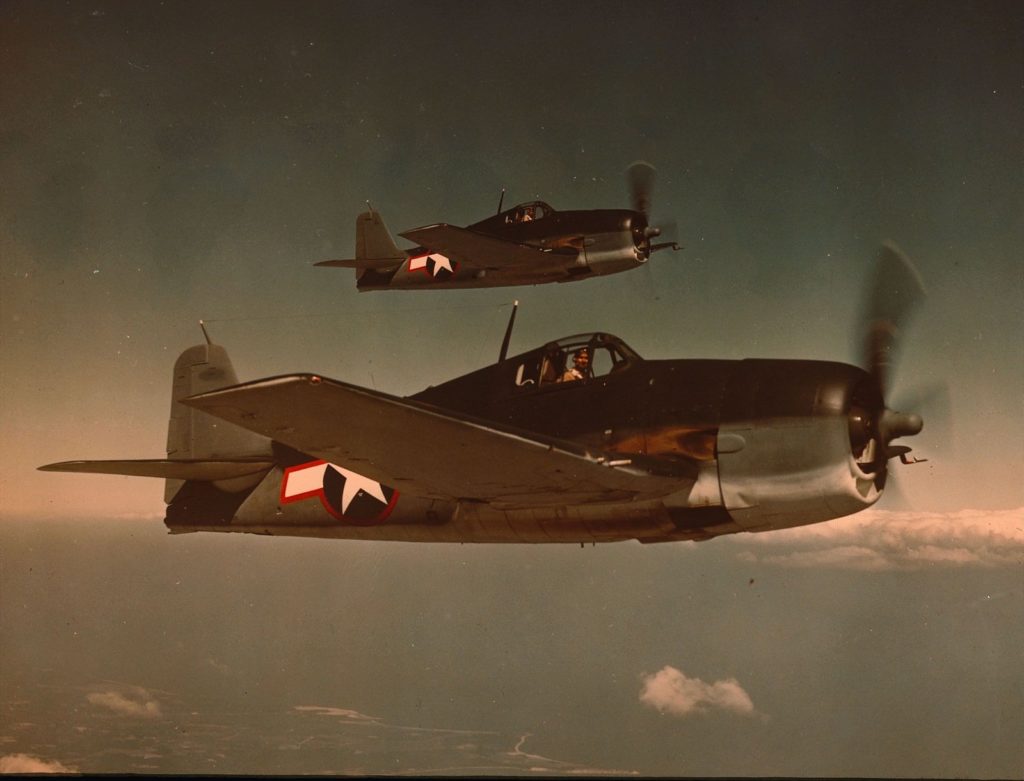 Während einer Mission im Oktober 1944 schossen zwei F6F Hellcats einen Rekord von 15 feindlichen Flugzeugen ab |  Im Smithsonian