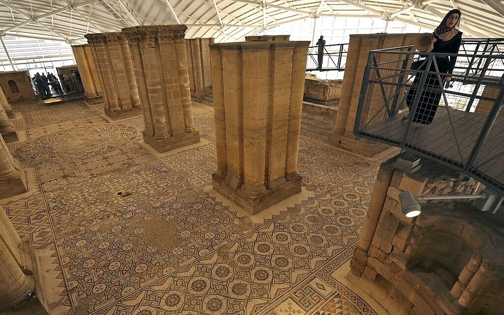 Eines der größten Mosaike der Welt im Jericho Desert Castle enthüllt