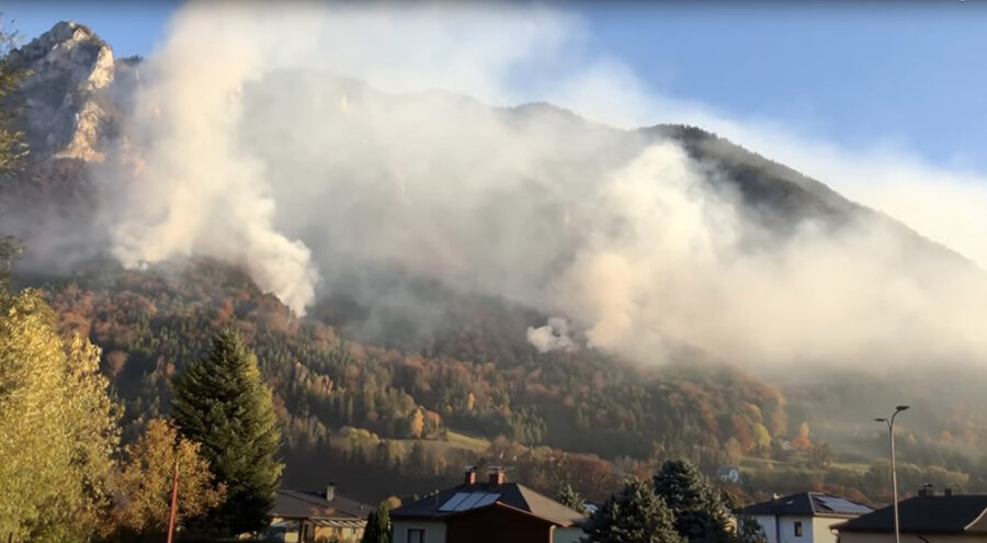 Waldbrand in der Region Hirschwang in Österreich