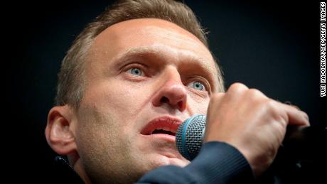 Der russische Oppositionsführer Alexey Nawalny trickst Spion aus, um zu enthüllen, wie er vergiftet wurde