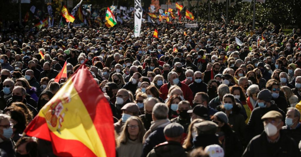Spanische Polizei marschiert durch Madrid, um gegen Reform des "Knebelgesetzes" zu protestieren