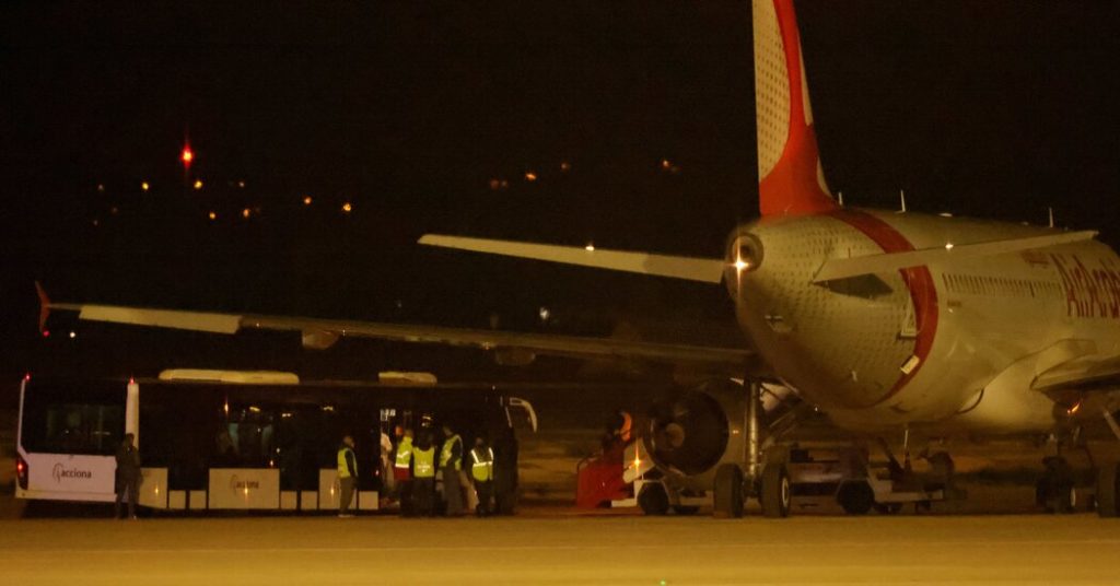 Spanische Polizei sucht nach einer Notlandung nach vermissten Flugzeugpassagieren