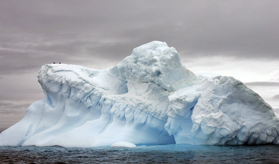Glaciers in Antartica, 09 November 2007. (Photo by Rodrigo ARANGUA / AFP)        (Photo credit should read RODRIGO ARANGUA/AFP via Getty Images)