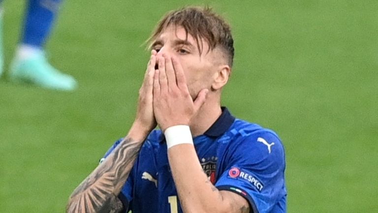 Der Italiener Ciro Immobile reagiert, nachdem er im Achtelfinale der Fußball-Europameisterschaft 2020 zwischen Italien und Österreich im Wembley-Stadion eine Torchance verpasst hat